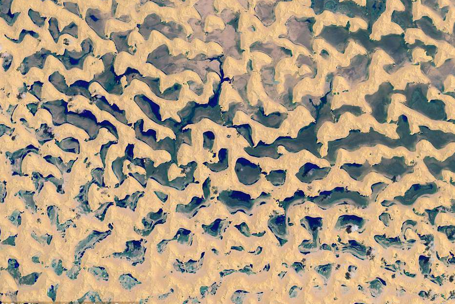 ناسا تبث صوراً جديدة لصحراء الربع الخالي بعد اعصار مكونو 