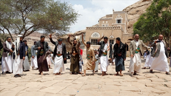 دار الحجر التاريخي.. قبلة للمواطنين في صنعاء للاحتفال بأجواء عيد الأضحى