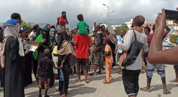 عدن.. عشرات من اللاجئين الأفارقة يطالبون الأمم المتحدة بإعادتهم لبلدانهم