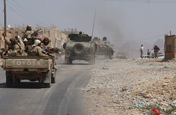 شبوة.. مقتل 5 جنود في القوات الحكومية وإصابة آخرين بقصف صاروخي حوثي