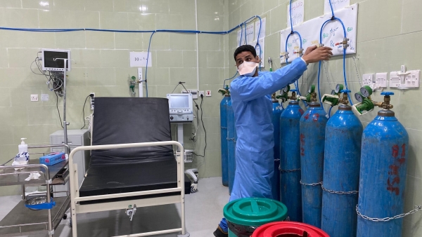وزير الصحة يعلن تدشين 14 مصنعًا للأكسجين في عدة محافظات