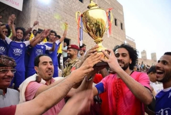 وزير الشباب والرياضة يكرم وحدة صنعاء بكأس 26 سبتمبر