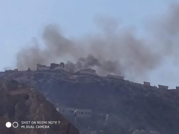 بعد تهجير الأسر.. مليشيا الانتقالي تحرق منازل مواطنين في عدن