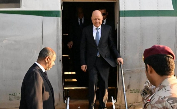رئيس مجلس القيادة الرئاسي يعود الى عدن