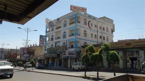 الحكومة تتهم جماعة الحوثي باقتحام مستشفى خاص بإب
