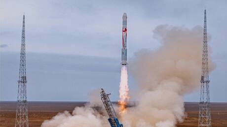 الصين تطلق أول صاروخ فضائي بمحرك يعمل بوقود الميثان