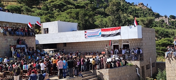 تعز.. عدد من مدارس سامع تقيم حفلًا تكريميًا للأوائل احتفاءً بأعياد الثورة اليمنية