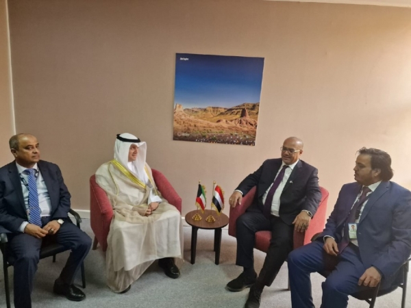 اليمن يبحث مع الكويت تزويد قطاع الطاقة بشحنات نفطية إغاثية
