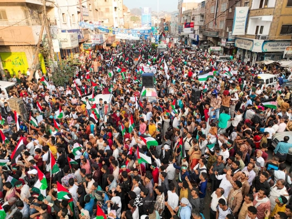 مظاهرات غاضبة في عدة مدن يمنية تنديدا بجرائم الاحتلال الصهيوني بحق أبناء غزة