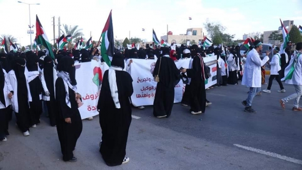 استمرار المسيرات المتضامنة مع الشعب الفلسطيني والمنددة بجرائم الاحتلال في مارب
