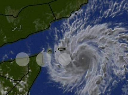 كفاين: إعصار "تيج" يبعد عن سقطرى حدود 100 كيلو متر