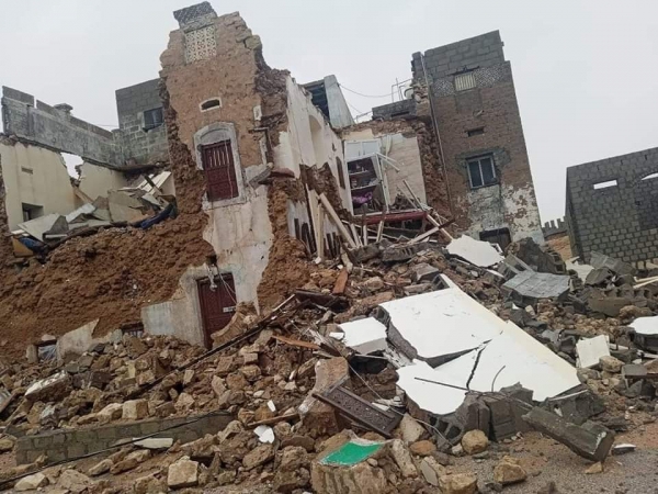 صور.. أضرار واسعة في مديرية حصوين بالمهرة جراء الإعصار "تيج"