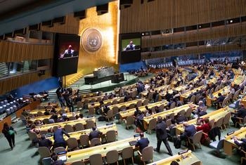 الجمعية العامة للأمم المتحدة تعتمد قرارا عربيا يدعو إلى هدنة فورية في غزة