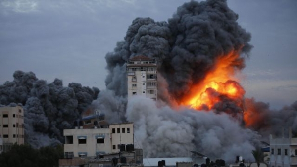 انقطاع الاتصالات والانترنت عن غزة بشكل كامل تزامنا مع قصف عنيف للاحتلال على القطاع