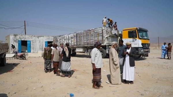 السلطة المحلية بالمهرة تشدد على سرعة توزيع المساعدات الإغاثية المقدمة من سلطنة عمان للمتضررين من إعصار تيج