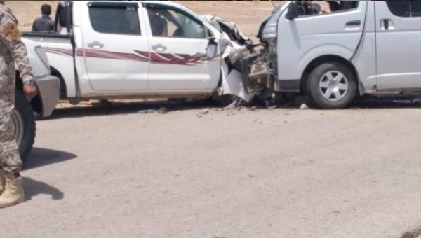 وفاة شخص وإصابة آخرين بينهم سائحين في حوادث سير في عدة محافظات يمنية