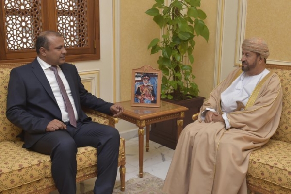 سفير اليمن بمسقط يشيد بجهود عُمان من أجل تحقيق سلام شامل في البلاد