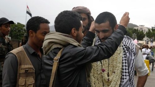 وكالة: وساطة محلية تنجح في إتمام عملية تبادل 9 أسرى بين القوات الحكومية والحوثيين