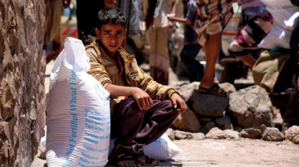 برنامج الغذاء العالمي يعلن توقيف المساعدات الإنسانية في مناطق سيطرة الحوثيين