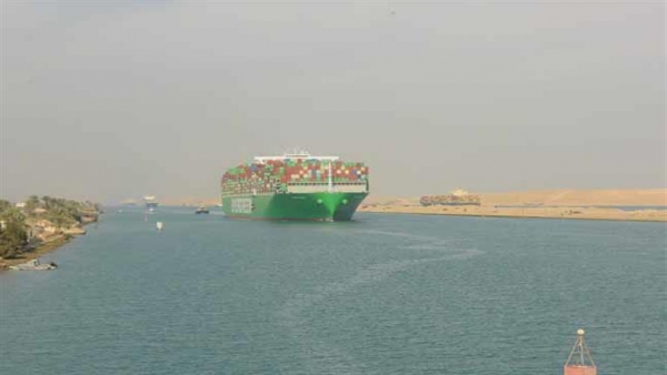 تراجع كبير في حركة السفن بقناة السويس جراء الهجمات الحوثية في البحر الأحمر