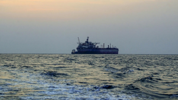 جماعة الحوثي تتبنى الهجوم على سفينة أمريكية في البحر الأحمر