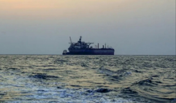 البحرية الهندية تنقذ طاقم سفينة هاجمها الحوثيون قبالة سواحل اليمن