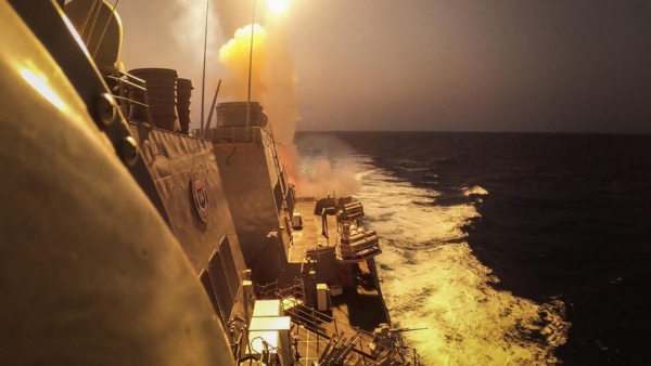 تدمير ثلاثة صواريخ بالستية وزورق مُسيّر للحوثيين في البحر الأحمر