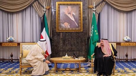 السعودية والكويت تؤكدان على ضرورة تجنب التصعيد في البحر الأحمر
