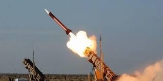 جماعة الحوثي تعلن إطلاق عدة صواريخ على أهداف إسرائيلية جنوب فلسطين المحتلة