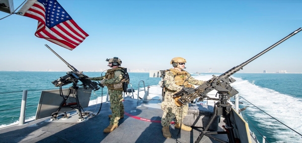 البحرية الأمريكية تؤكد استمرارها في توفير الدعم للسفن وتتحدث عن تراجع عمليات الحوثي