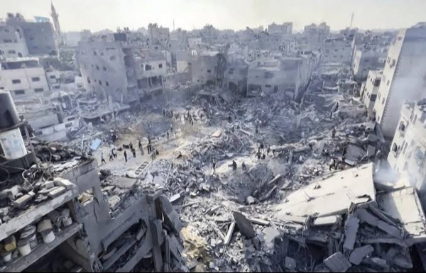 غزة.. شهداء وجرحى جراء قصف إسرائيلي لشاحنة مساعدات بدير البلح