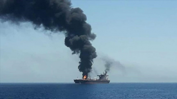 القوات الأمريكية تعلن عن حريق وأضرار في سفينة صينية استهدفها الحوثيون في البحر الأحمر