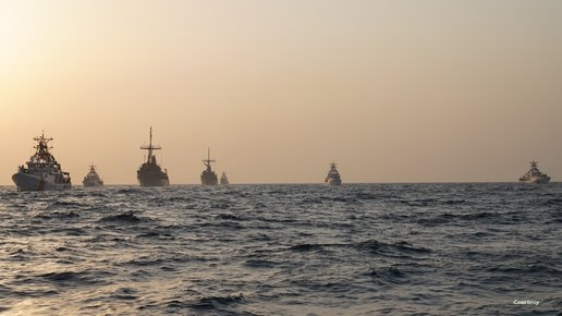 أسطول روسي يعلن عبور عدة سفن حربية تابعة له مضيق باب المندب