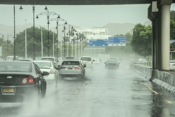 اليمن يتعاطف مع سلطنة عمان جراء الأمطار والسيول التي اجتاحت ولاية المضيبي
