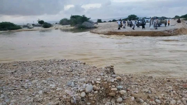 أمن المهرة تحذر المواطنين من التواجد في مجاري السيول أثناء هطول الأمطار