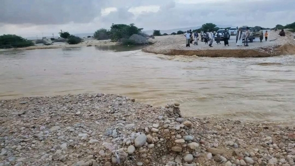 لجنة الطوارئ بالمهرة تحذر المواطنين من السباحة في مجاري السيول الراكدة