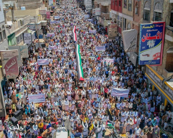 تعز.. عشرات الآلاف يتظاهرون تنديدا بجرائم الاحتلال الإسرائيلي في غزة