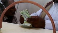 الريال اليمني يواصل الانهيار والدولار يتخطى 910 في مأرب